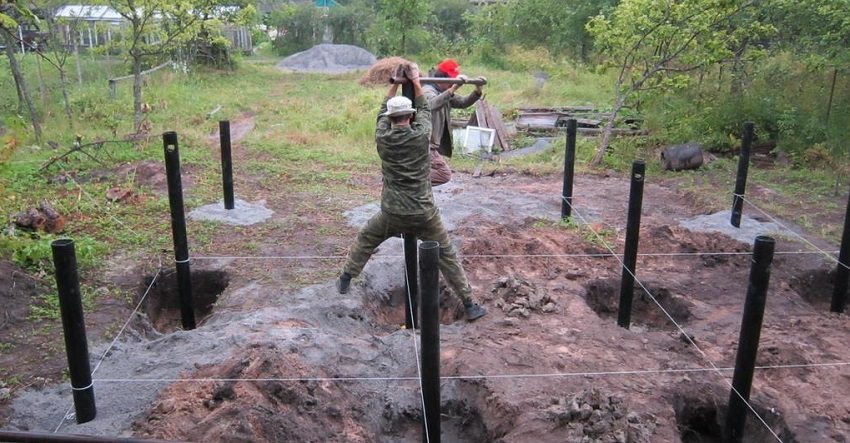 Закручування гвинтових опор здійснюється по розмітці