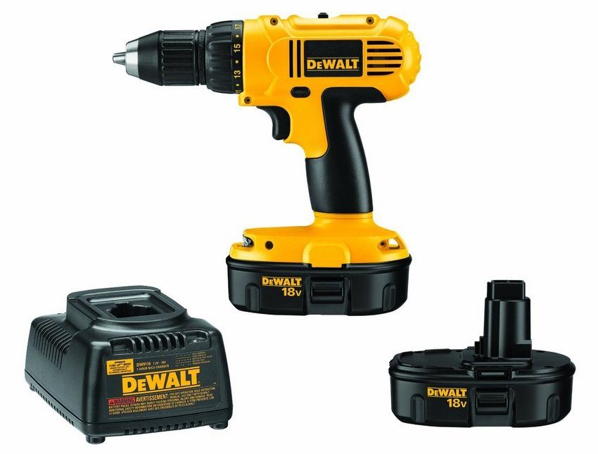 У шуруповертах Dewalt використовується безкорпусний двигун, що зменшує загальну вагу інструменту